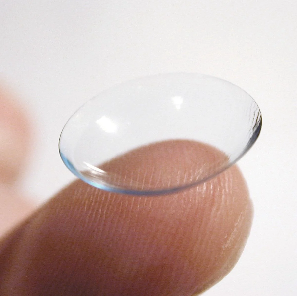 عدسات شفافة للنظر